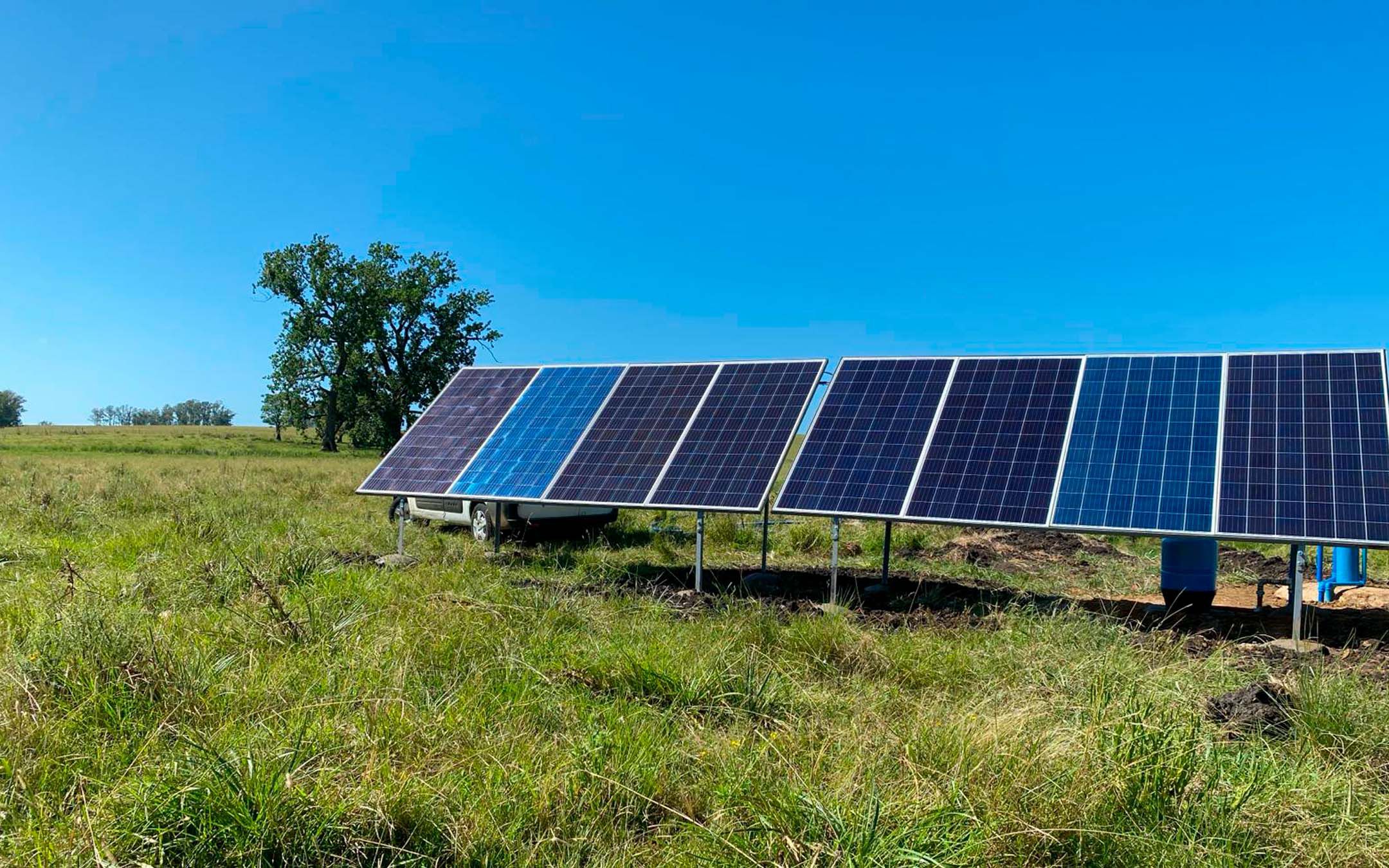 Paneles solares para un sistema de bombeo rural